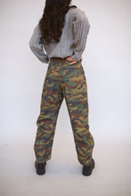 Load image into Gallery viewer, Moxie Printed Low-Slung
Barrel Jeans (FREE PEOPLE)